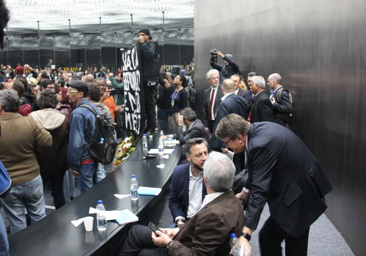 protesto-de-professores-na-base-do-medio