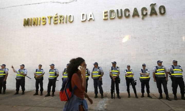 x82936719_BSBBrasiliaBrasil30-05-2019Marcha-dos-estudantes-na-Esplanada-dos-Ministerios-c.jpg.pagespeed.ic.5-9lPnVjkt